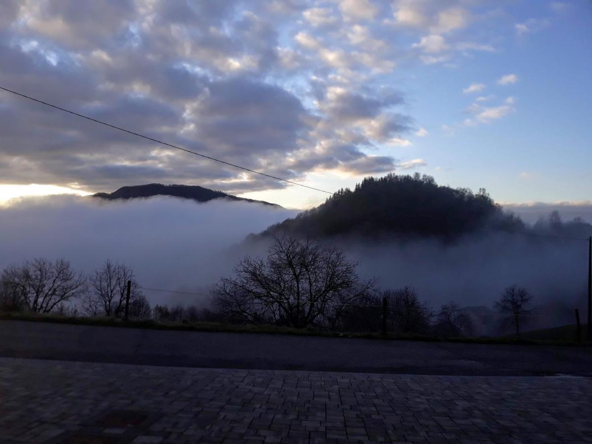 Casa "La Forcella" Villa Brembilla Luaran gambar